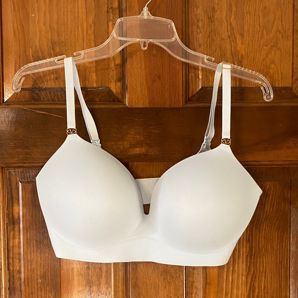 Victoria’s Secret Women's light blue Seamless Bra